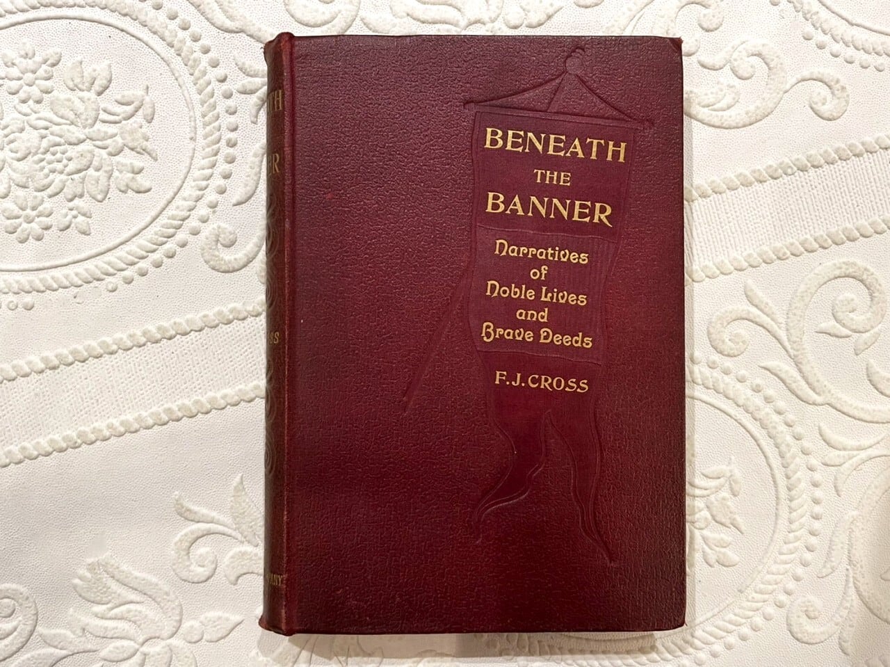 【CV553】Beneath the Banner: Being Narratives of Noble Deeds and Brave Lives / display book