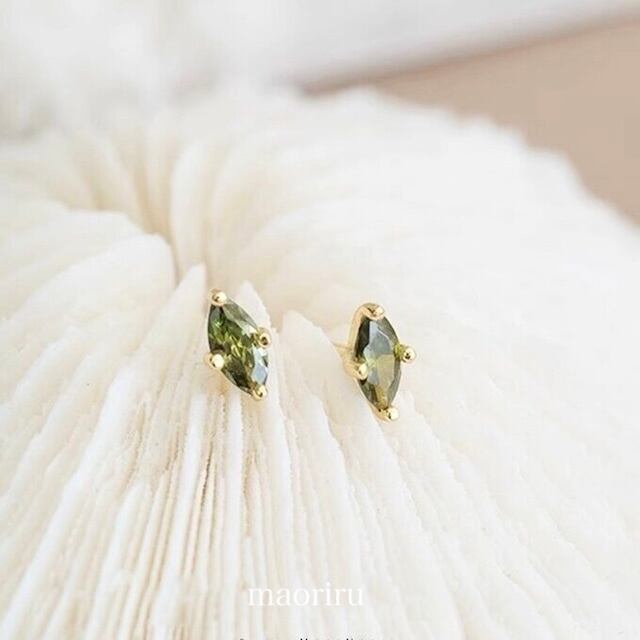 金アレ対応 オリーブグリーンのジルコニアピアス (007)