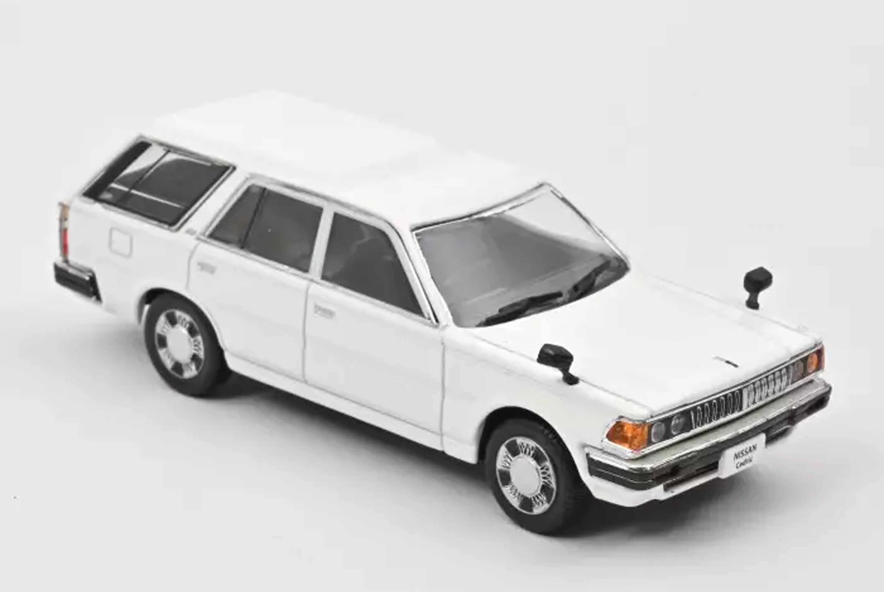 1/18 BMW 530Li ホワイト ダイキャスト製ミニカー | PAINZ SHOP パイン