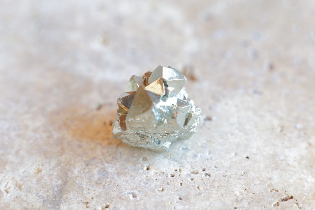 パイライトトライアングルクラスター