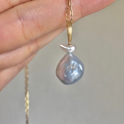 K18 South Sea Pearl -Keshi Pendant Head＜Ice Blue＞／18金製×南洋ケシパールのペンダントトップ＜アイスブルー＞