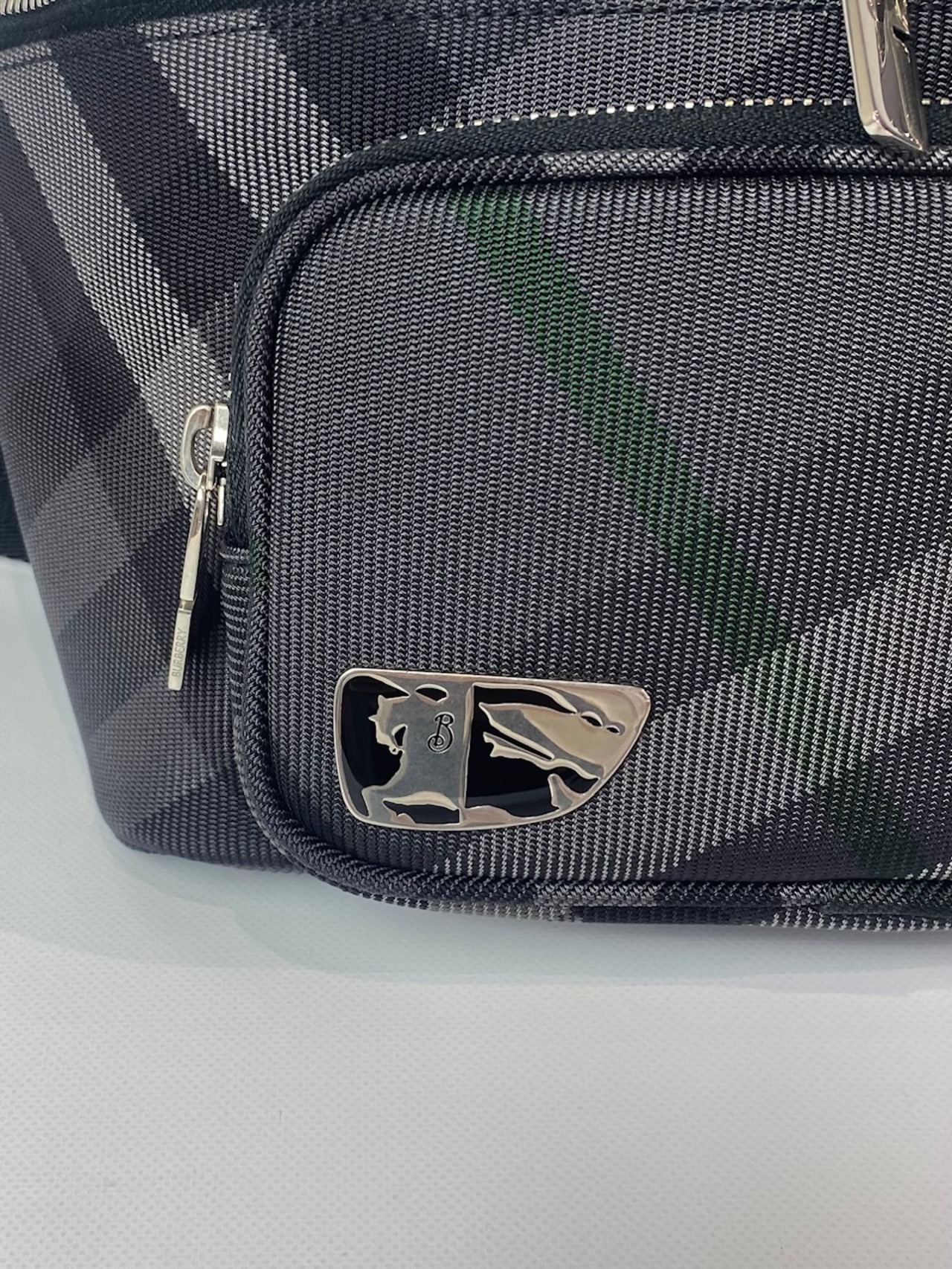 バーバリー メンズ メッセンジャー ワンショルダー ボディバッグ8097411/A1208