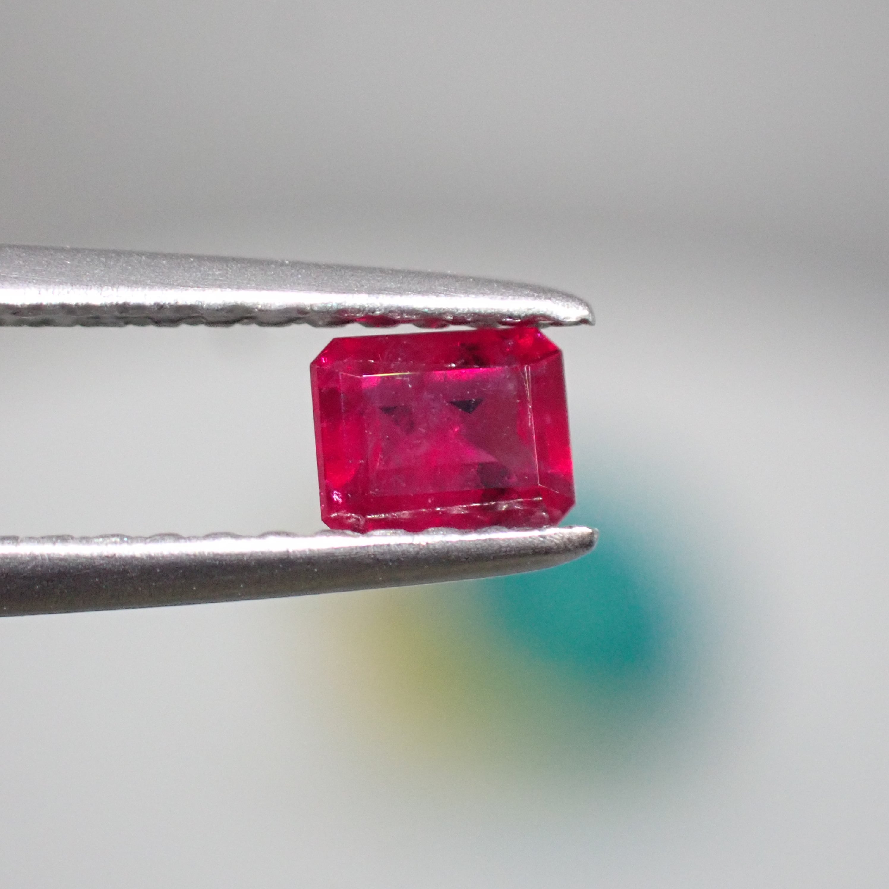 希少なノンオイル☆真っ赤なレッドベリル 0.22ct | 宝石ルース販売 