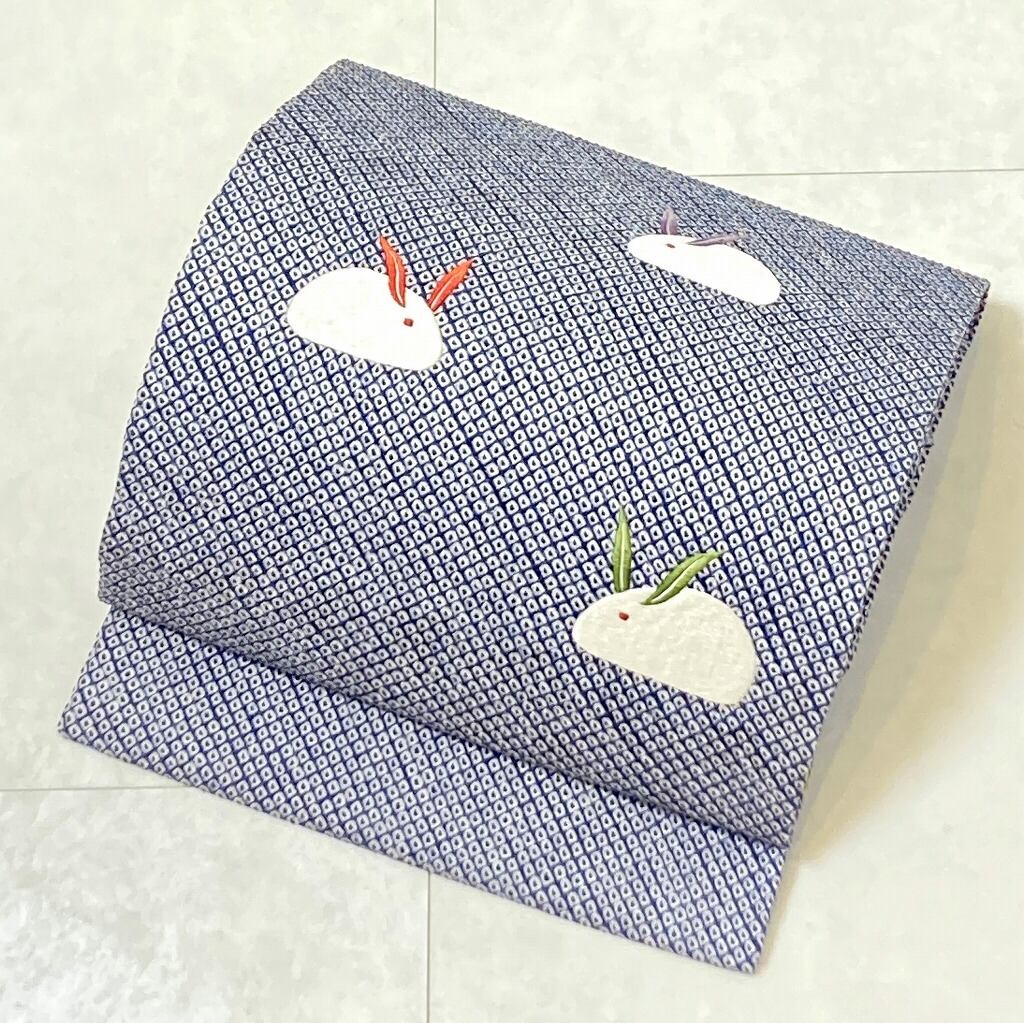 総絞り 手刺繍 雪うさぎ 未使用品 名古屋帯 正絹 青 白 396 | kimono ...