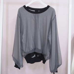 チュールレイヤードプルオーバー