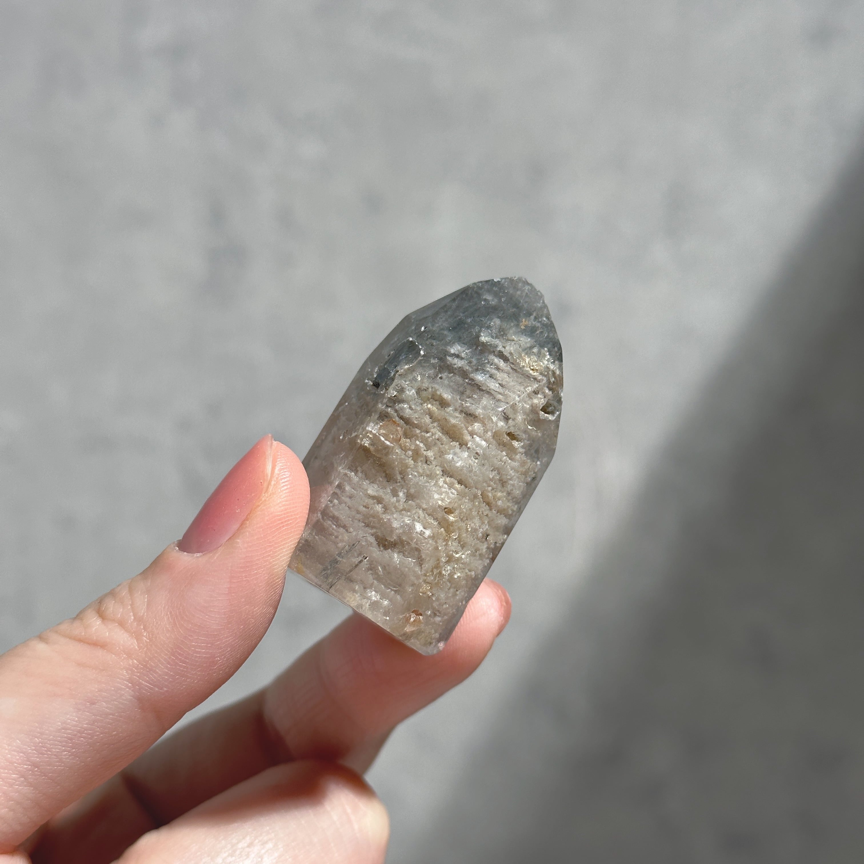 ガーデンクォーツ 水晶 287g 人気！庭を閉じ込めたような不思議な水晶