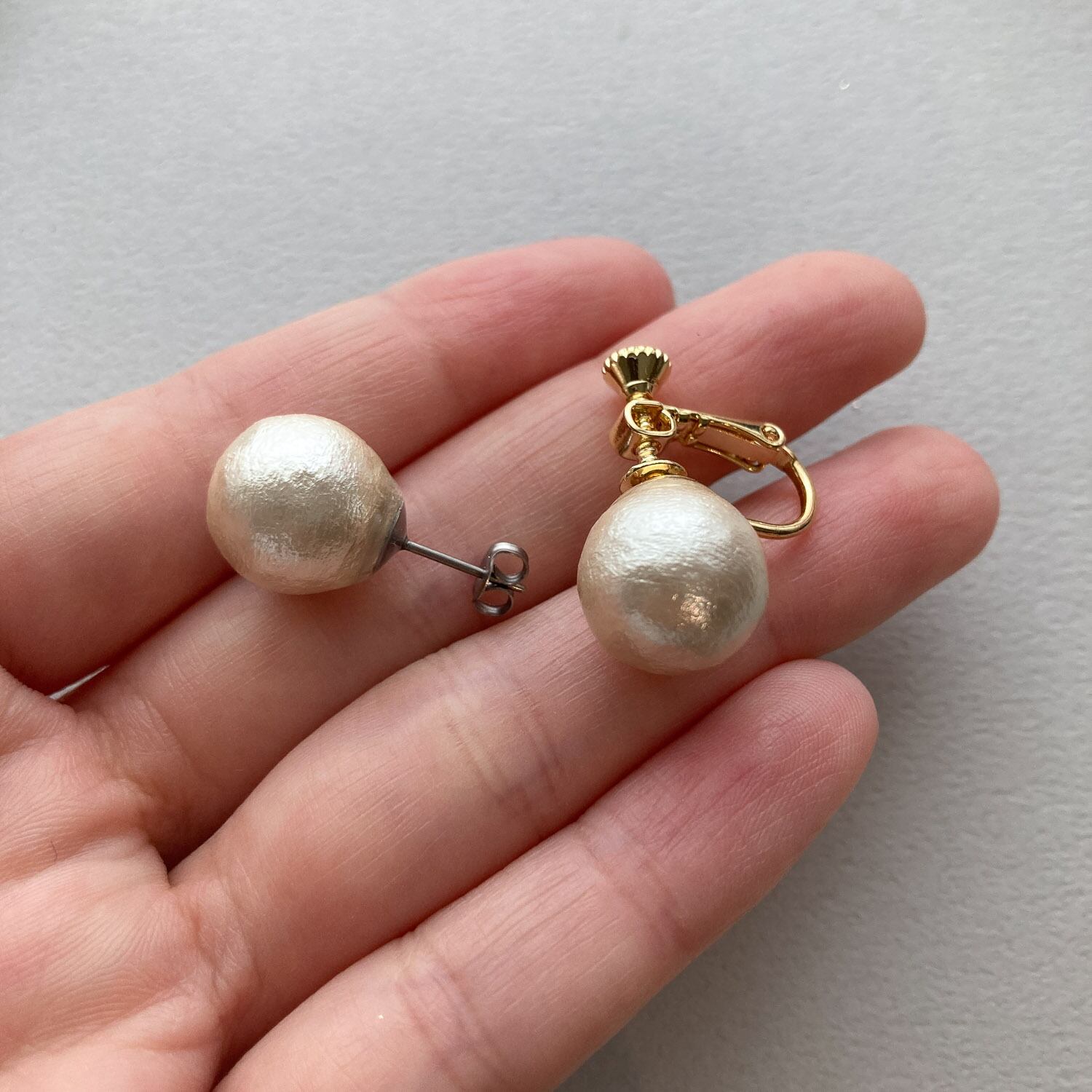 シンプルなコットンパールの〈ピアス/イヤリング〉（12mm) | Dua