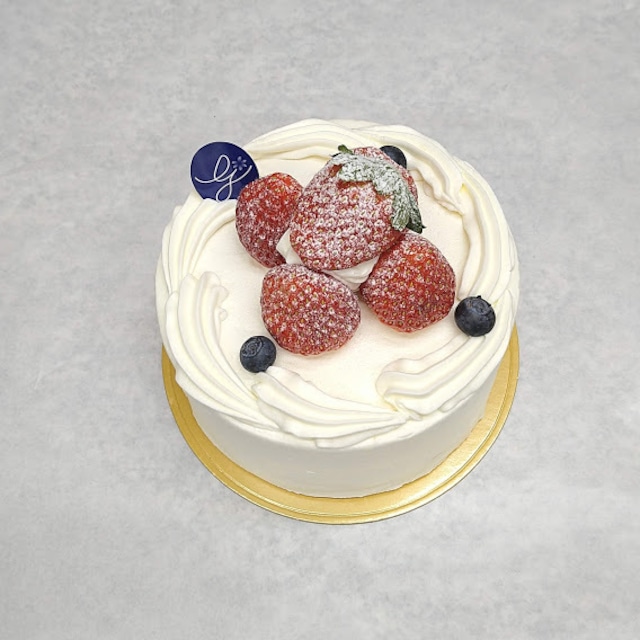 子育て支援割１歳バースデーケーキ　生クリームと湘南苺のデコレーションケーキ　6号