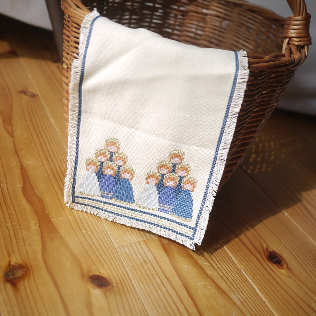 聖歌隊刺繍マット キット完成品 デンマーク