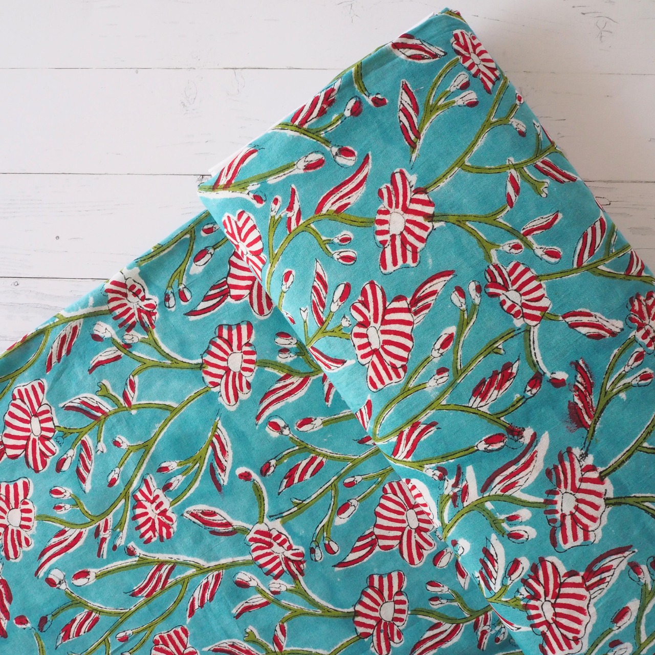 ブロックプリント生地【50cm単位】インド綿  花柄 青緑×赤 #17328-GR2