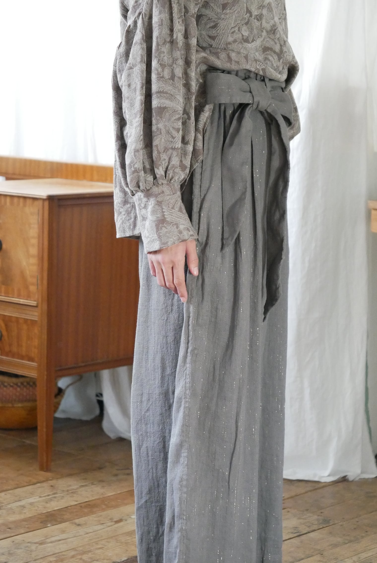 YURTAO】ラメカントリークロス ワイドギャザーパンツ〈 備長炭染〉 | zuhka