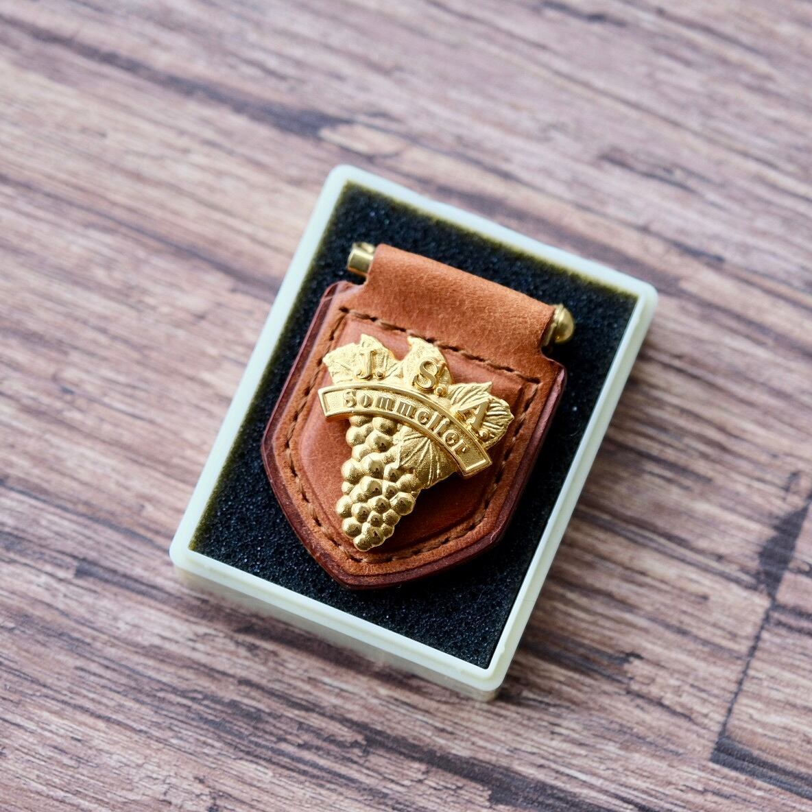 バッジ 全日本ソムリエ連盟 ANSA 認定/会員バッジ - メルカリ