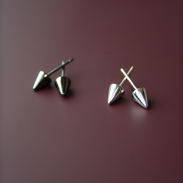 メタリックスパイク スタッドピアス【eg57】