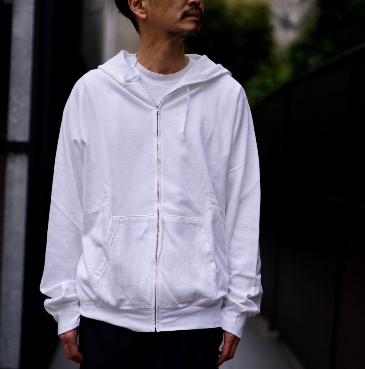 COMOLI(コモリ) / 製品染裏毛ジップパーカー-WHITE-(Z01-05027) | Signs