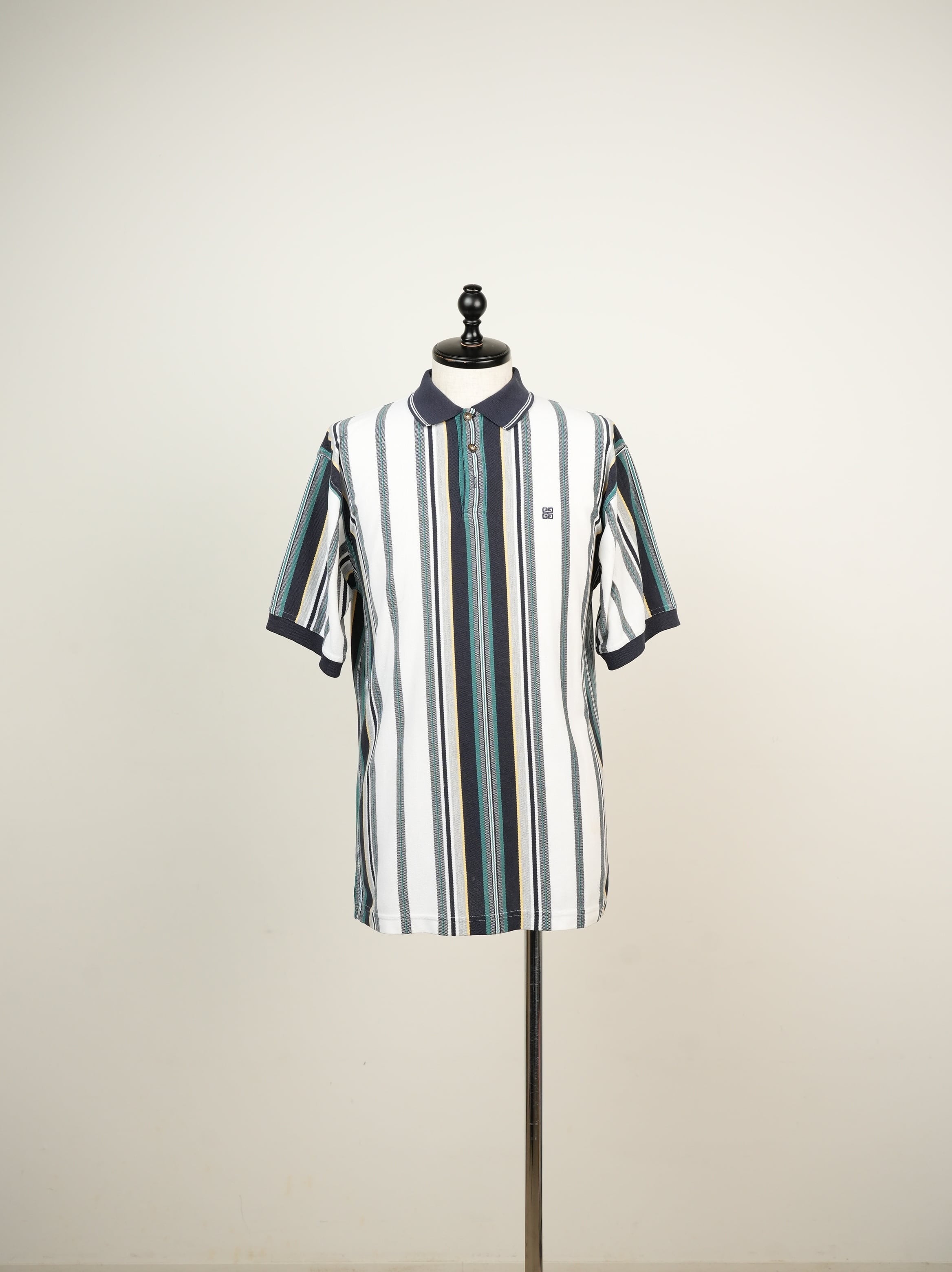GIVENCHY | Raum Vintage