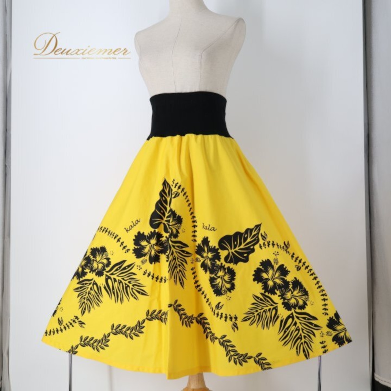 フラダンス 衣装 パウスカート イエロー系 KALAS ハイビスカス柄 モンステラ柄 ハワイアンプリント 黄 黒 アロハ フラ ダンス レッスン 練習 スカート フレア 華やか 鮮やか おしゃれ シンプル ダンス衣装 ハワイアンダンス レディース ブラック系 KALAS パウスカート レディース ハワイアン 女性用 フラ用品 まとめ買い 先生 婦人 マキシスカート ロングスカート Aライン フレアスカート 南国柄 トロピカル柄 ビーチコーデ イベント衣装 発表会 フラガール リゾート 旅行 コーデ