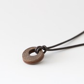 積み革のネックレス KUDU