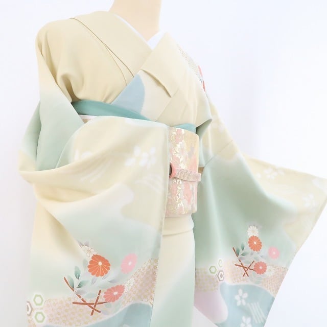 新品 滝泰謹製 金駒刺繍 着物 仕付け糸付“優しく華やかな躍動”訪問着 3267