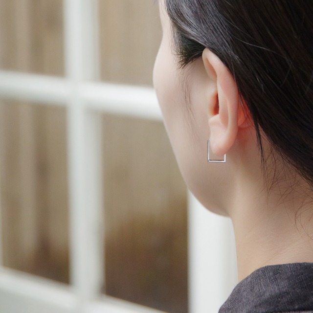 K18ホワイトゴールド レクタングルフープピアス＜Short Type＞【MKW0013P1】