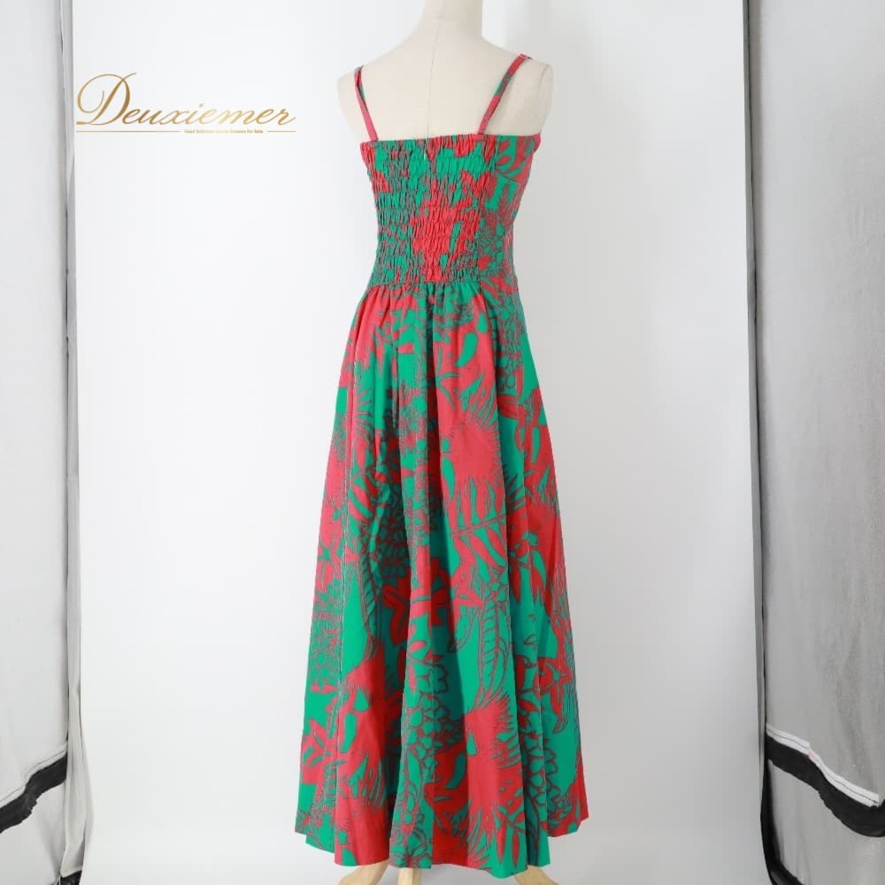 フラダンス 衣装 ワンピース ドレス グリーン系 マーメイドライン エムエムジェイ MermaidLine MMJ ハワイアンプリント キャミソールドレス フリル 華やか 鮮やか かわいい アロハ フラ ダンス レッスン 練習 ハワイアンダンス レッド系 Mermeid マーメイドワンピース ハワイアン キャミワンピ フレアワンピース タンクトップ風 リゾート 柄ワンピ 花柄風 ボタニカル 鮮やかプリント 南国風 レッド グリーン 配色 目立つ デザイン 大人可愛い ダンス発表会衣装 舞台衣装