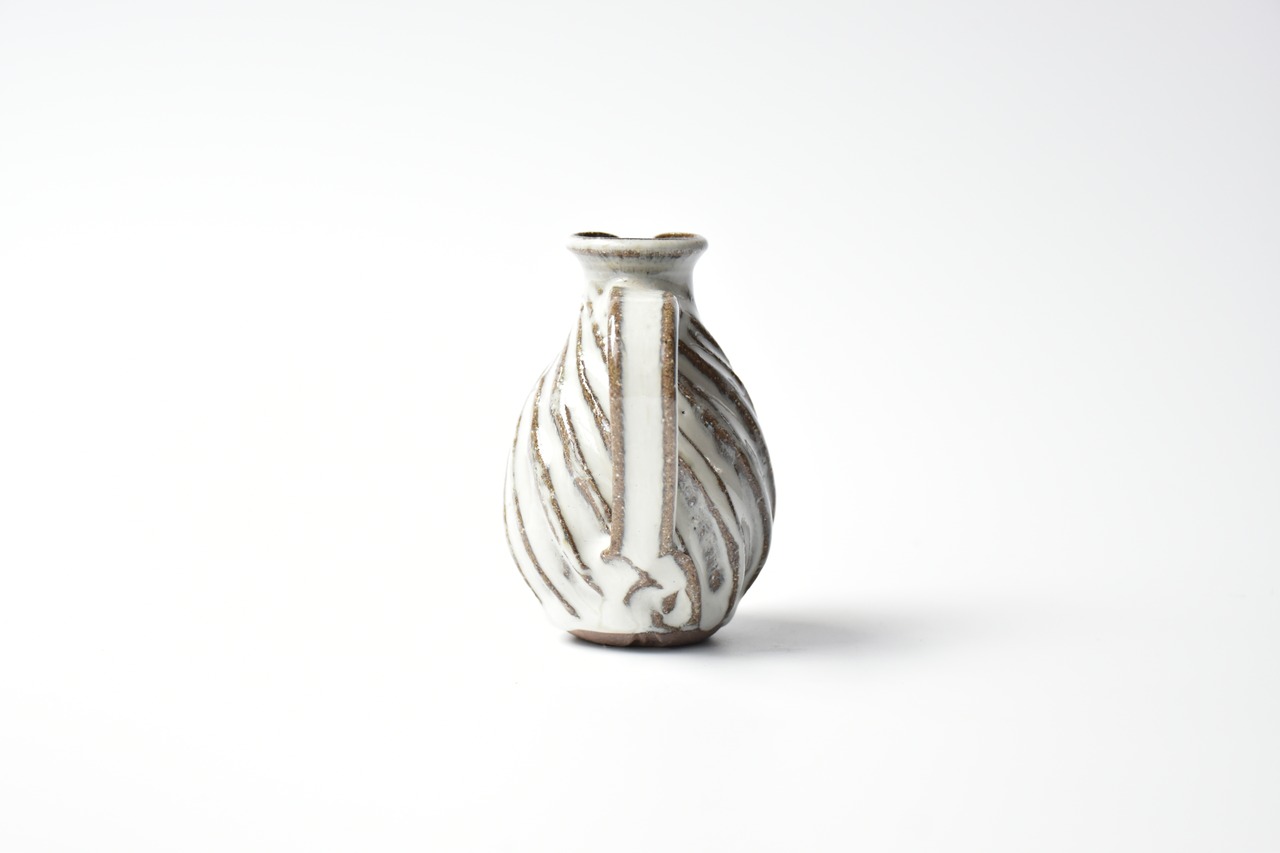 小代瑞穂窯 / 福田るい : ミルクピッチャー 樽型 斜めしのぎ 白