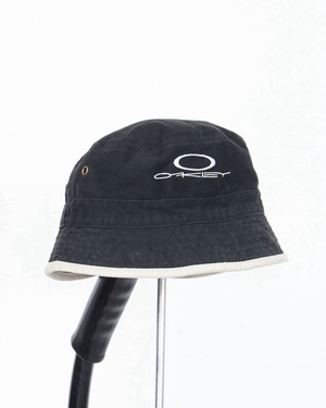 "OAKLEY" reversible backet hat
