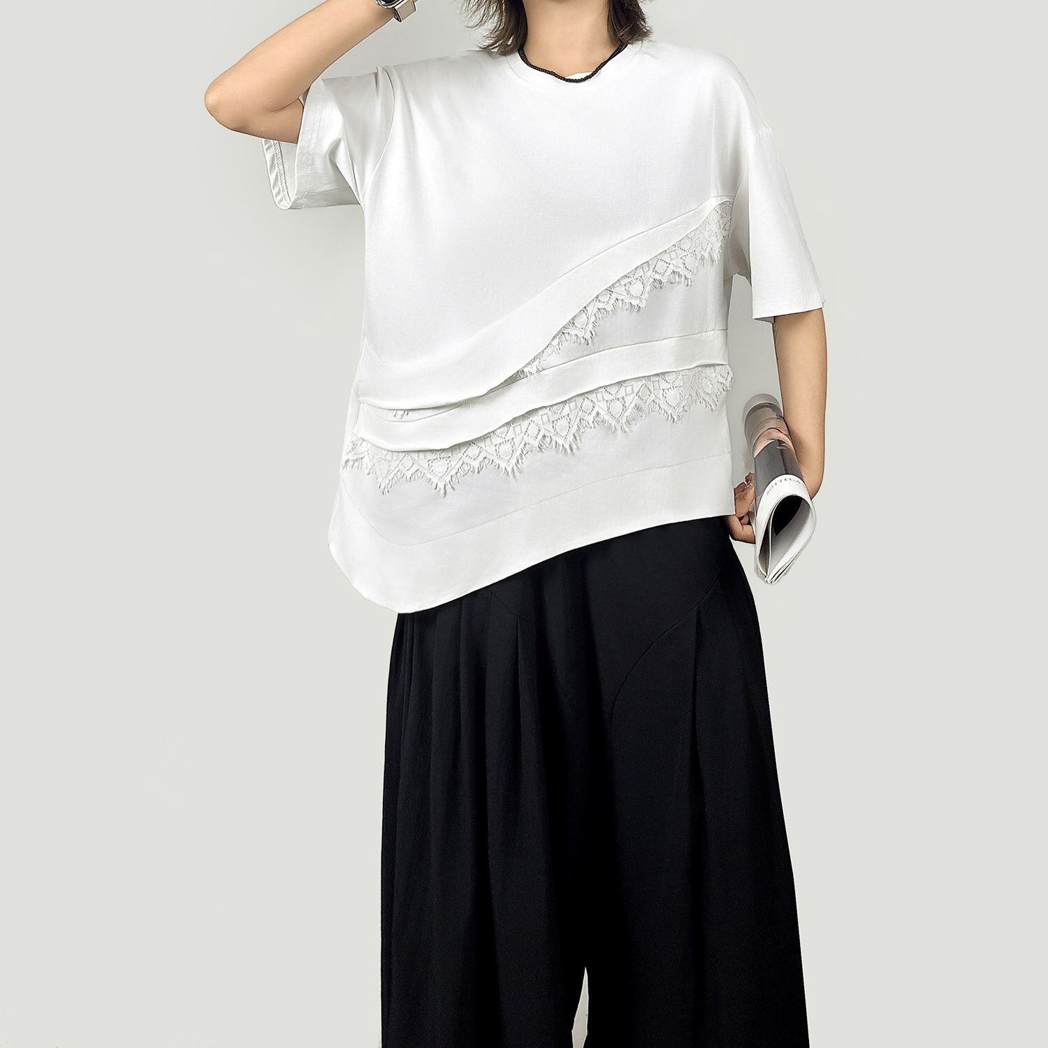 LACE PANEL ASYMMETRIC HEM SHORT SLEEVE T-SHIRT M-17328