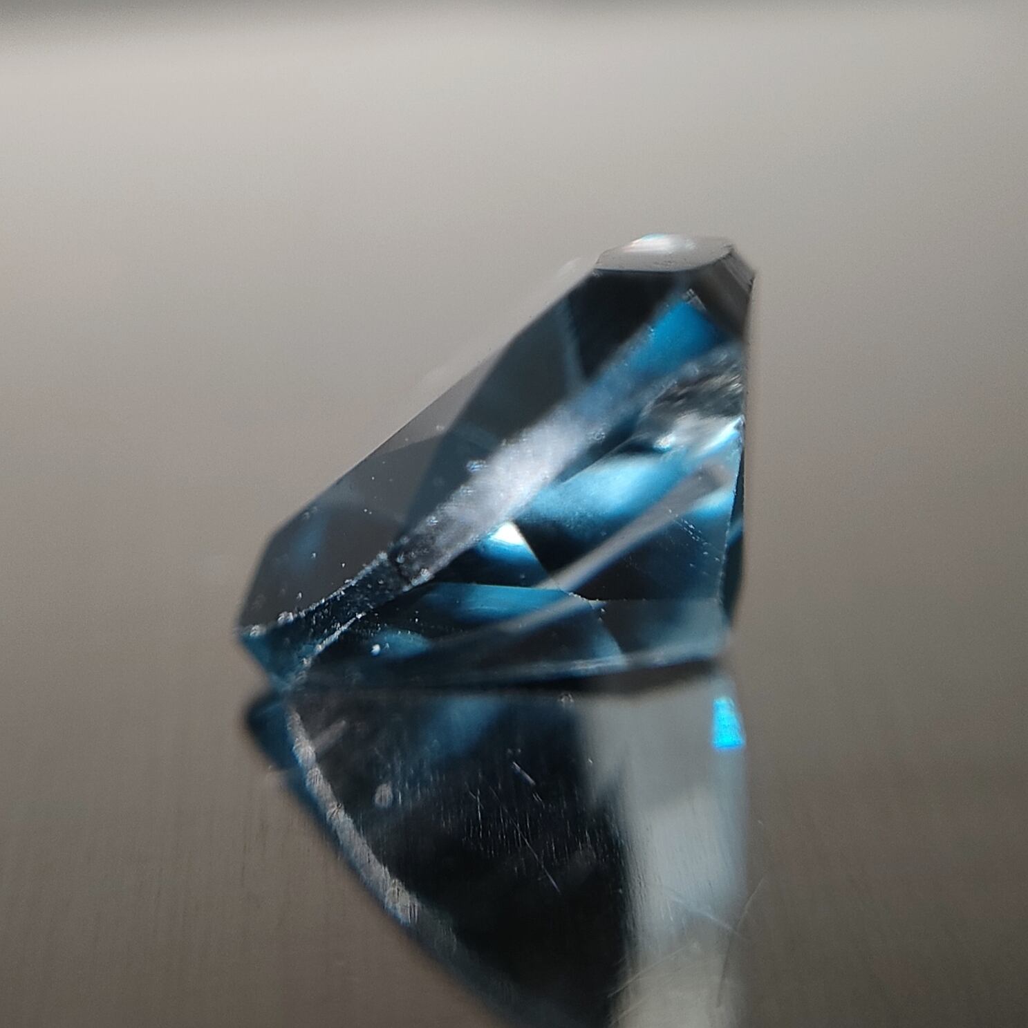 ロンドンブルートパーズ ルース 天然 1.98ct | Chainon