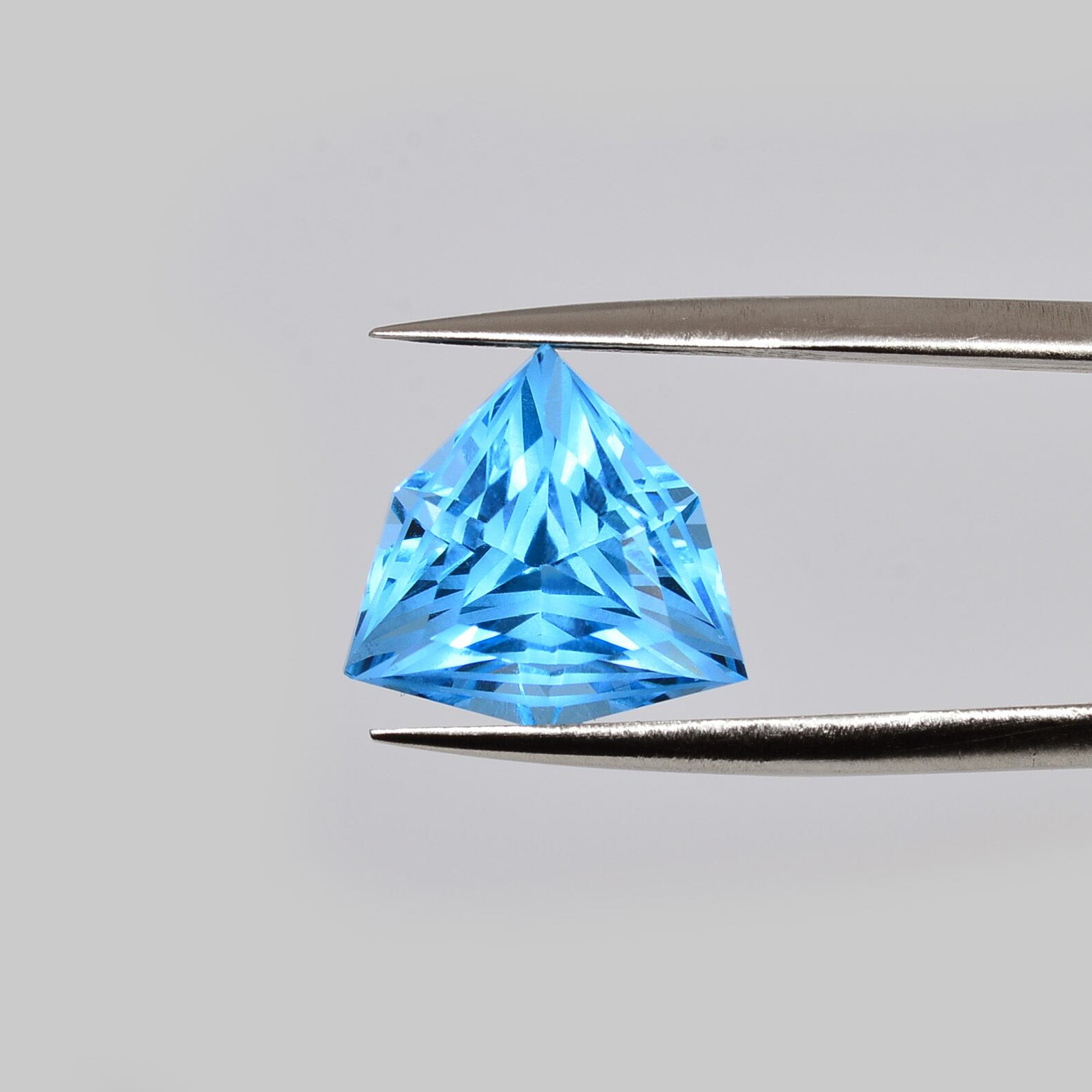 ソ付 ブルートパーズ 6.805ct ルース 特殊カット | CheReine