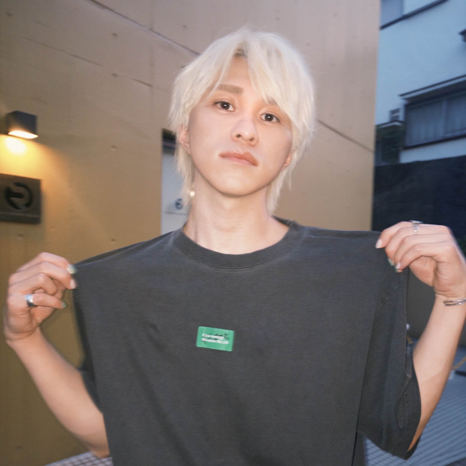 FRONT TAG TEE (SUMIKURO) | Fizzz