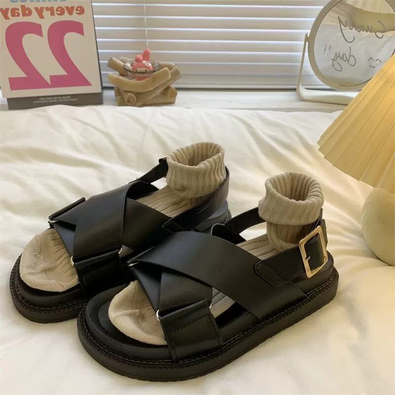 クロスデザインで 足首ほっそり フラットソール ダブルベルト サンダル クロスベルト Pu レトロっぽ シューズ ラウンドトゥ 足痩せ スタイルアップ Lamitte Deco トレンド 韓国ファッション ショップ Base店