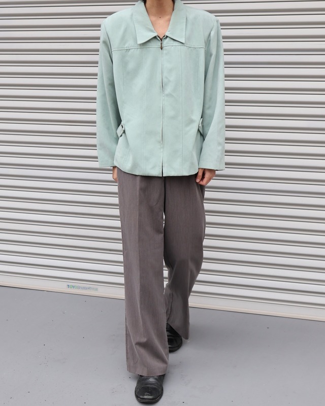 Coloring detail zip blouson