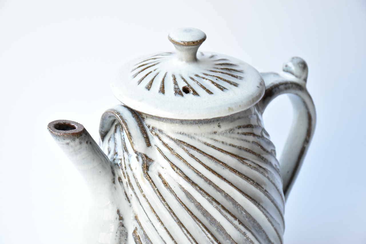 小代瑞穂窯 / 福田るい : 斜めしのぎ ポット (大) 白