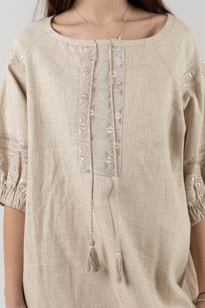 ウクライナ刺繍ヴィシヴァンカ　シルク糸　手刺繍　レディース・フリーサイズ