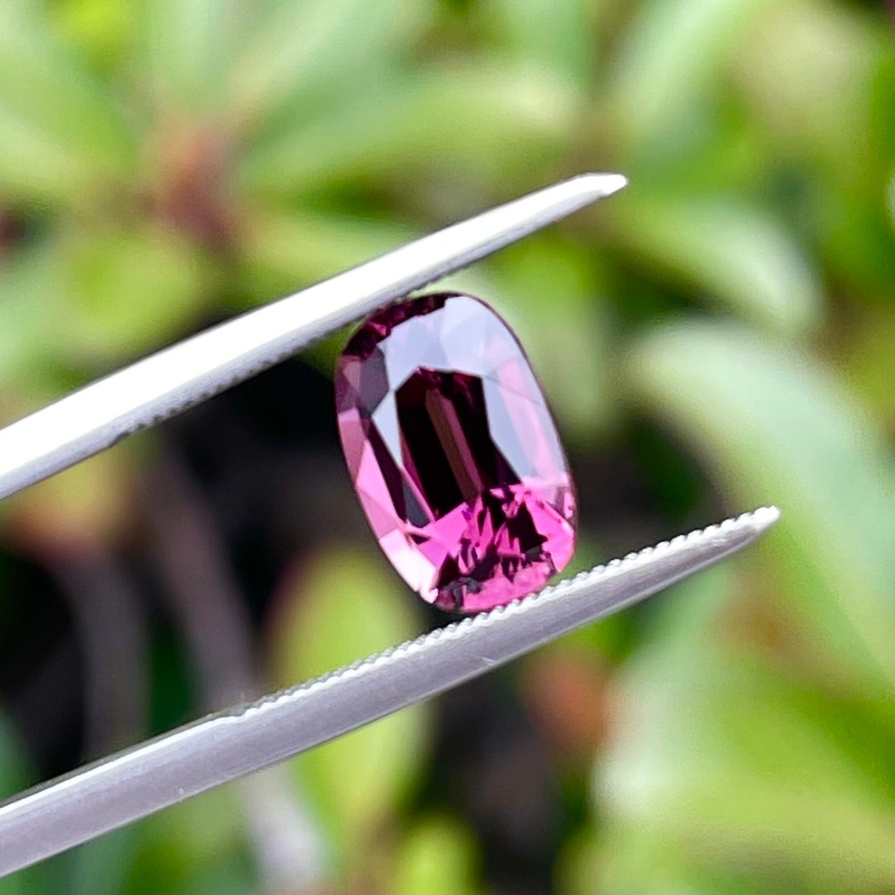 パープルスピネル クッションシェイプ 9.2x6.1x4.9mm, 2.25ct モザンビーク産