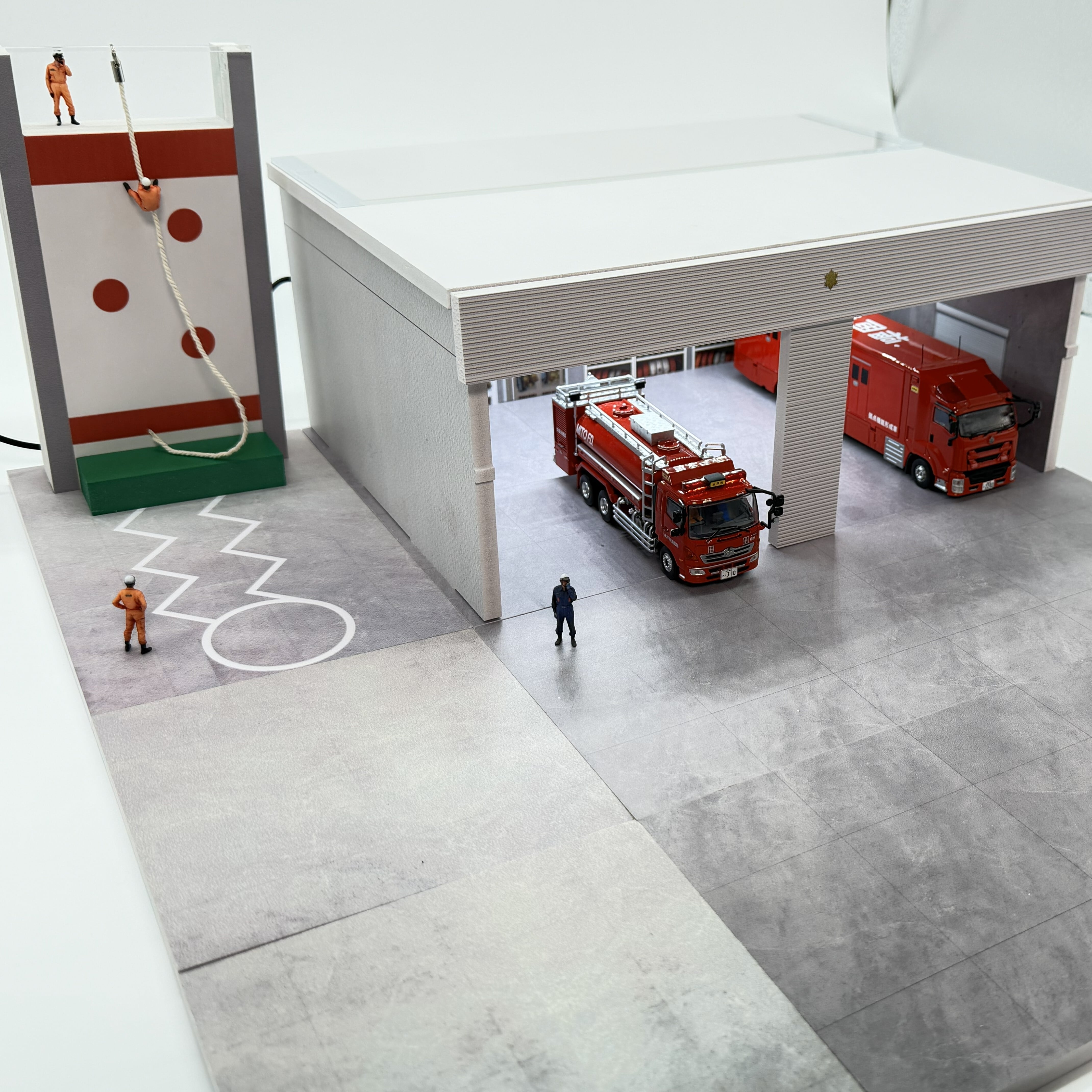 ASPEDA Fast Diorama 1/64 消防訓練塔 訓練塔：白/赤 発売記念初回