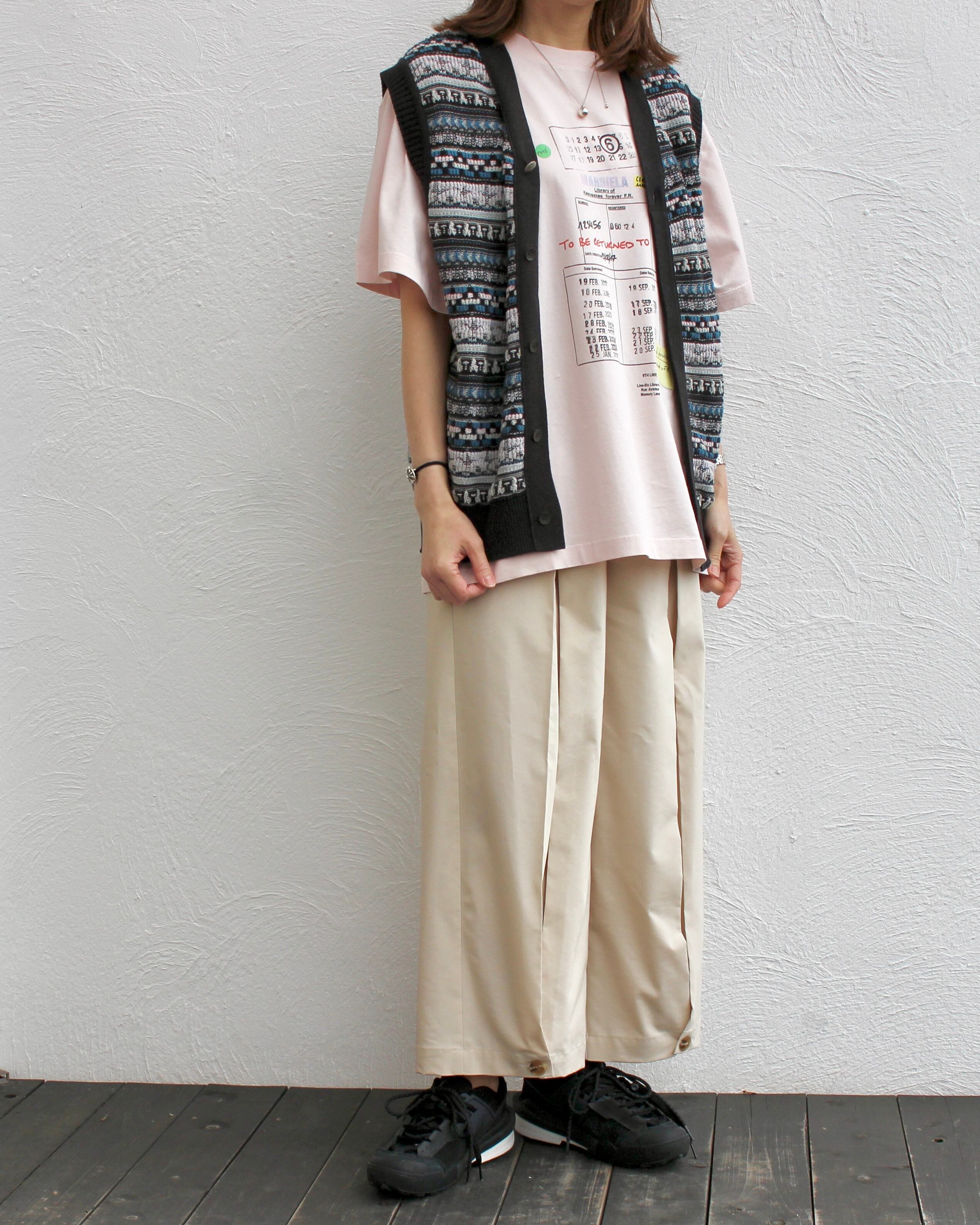 Nikki ESSENTIAL PIECES/V-neck knit vest | Coffee Restaurant