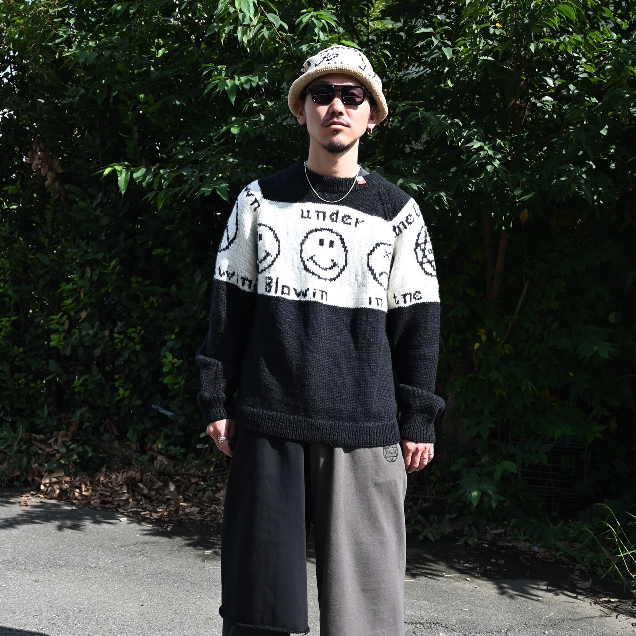 Leh / Smiley Knit Sweater style
