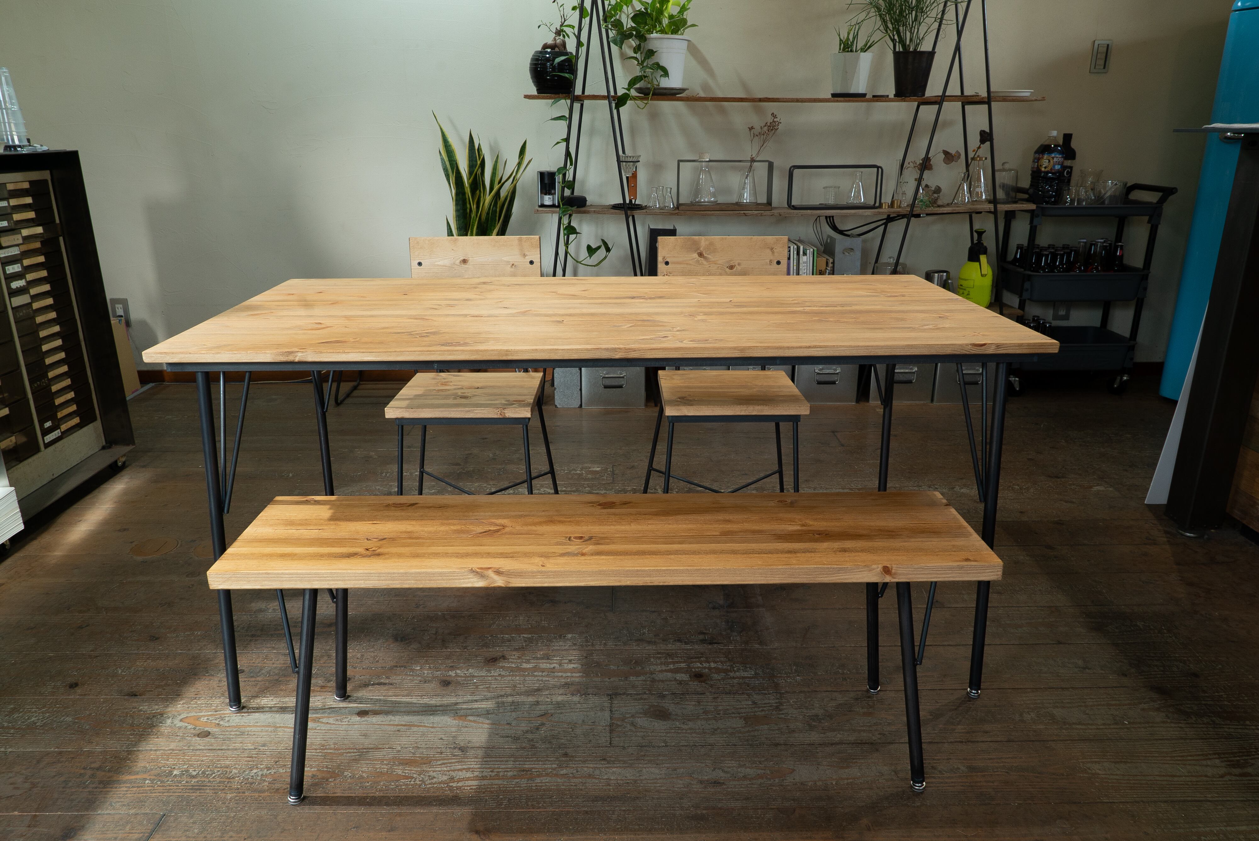 新品、送料無料 パインテーブル＆ベンチ2脚セット