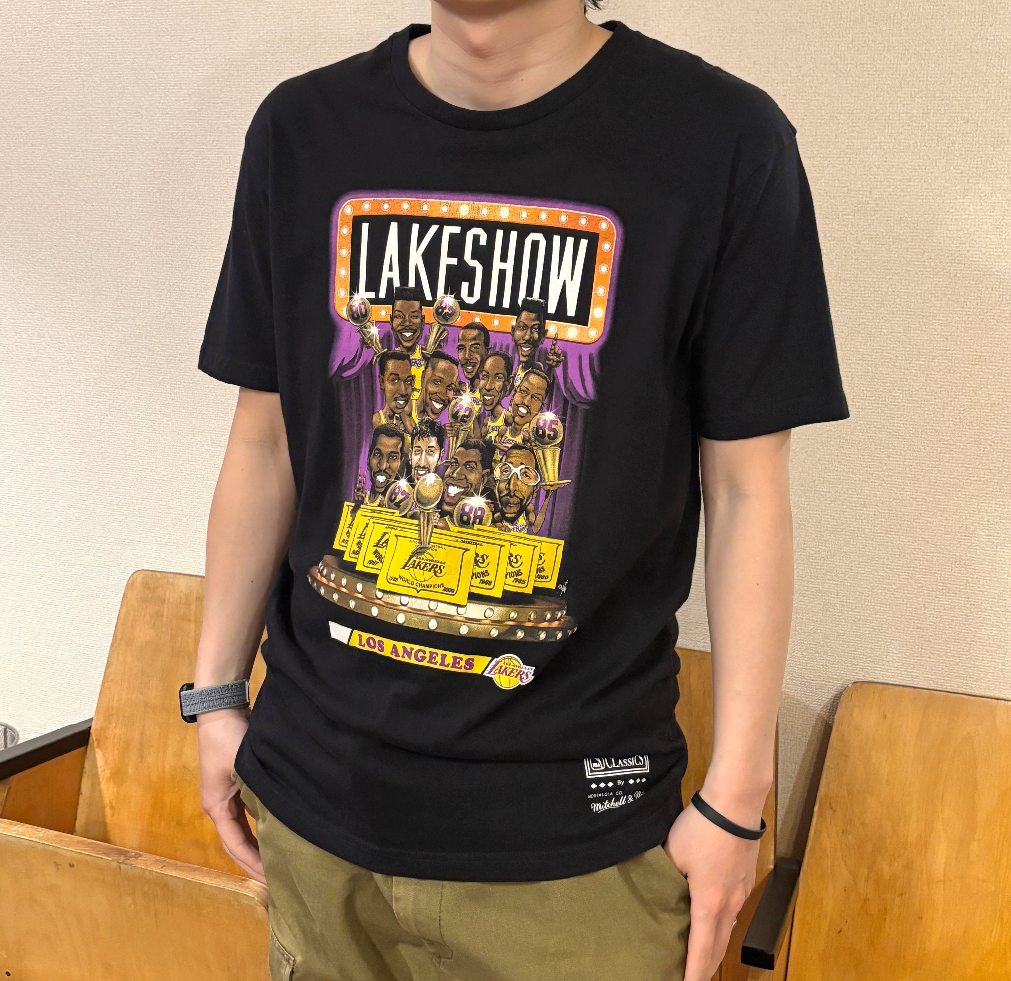 Los Angeles Lakers -LAKESHOW- Printed T-Shirt. Mitchell & Ness