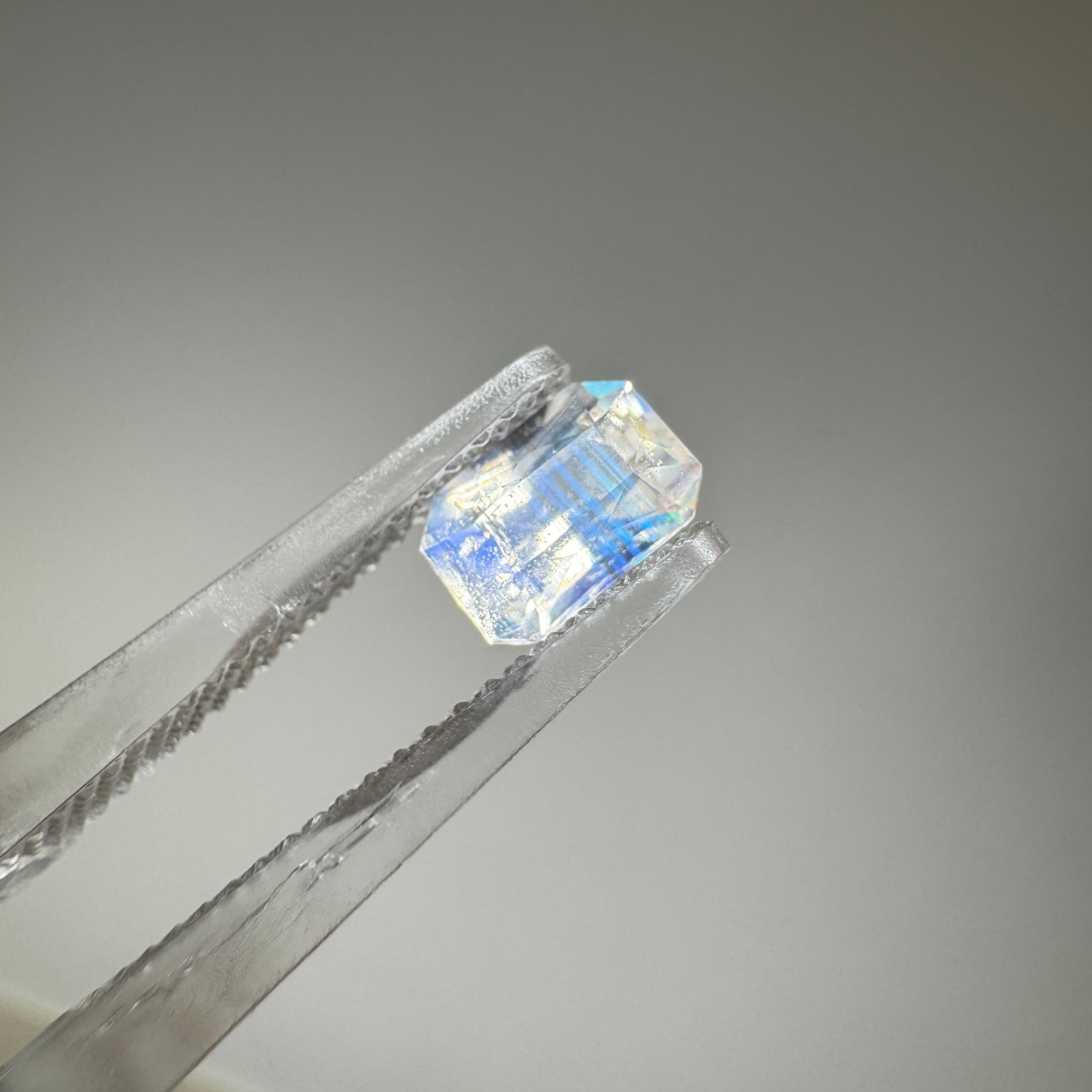 レインボームーンストーン 〜しましまシラー〜 0.60ct | GEMマニ屋