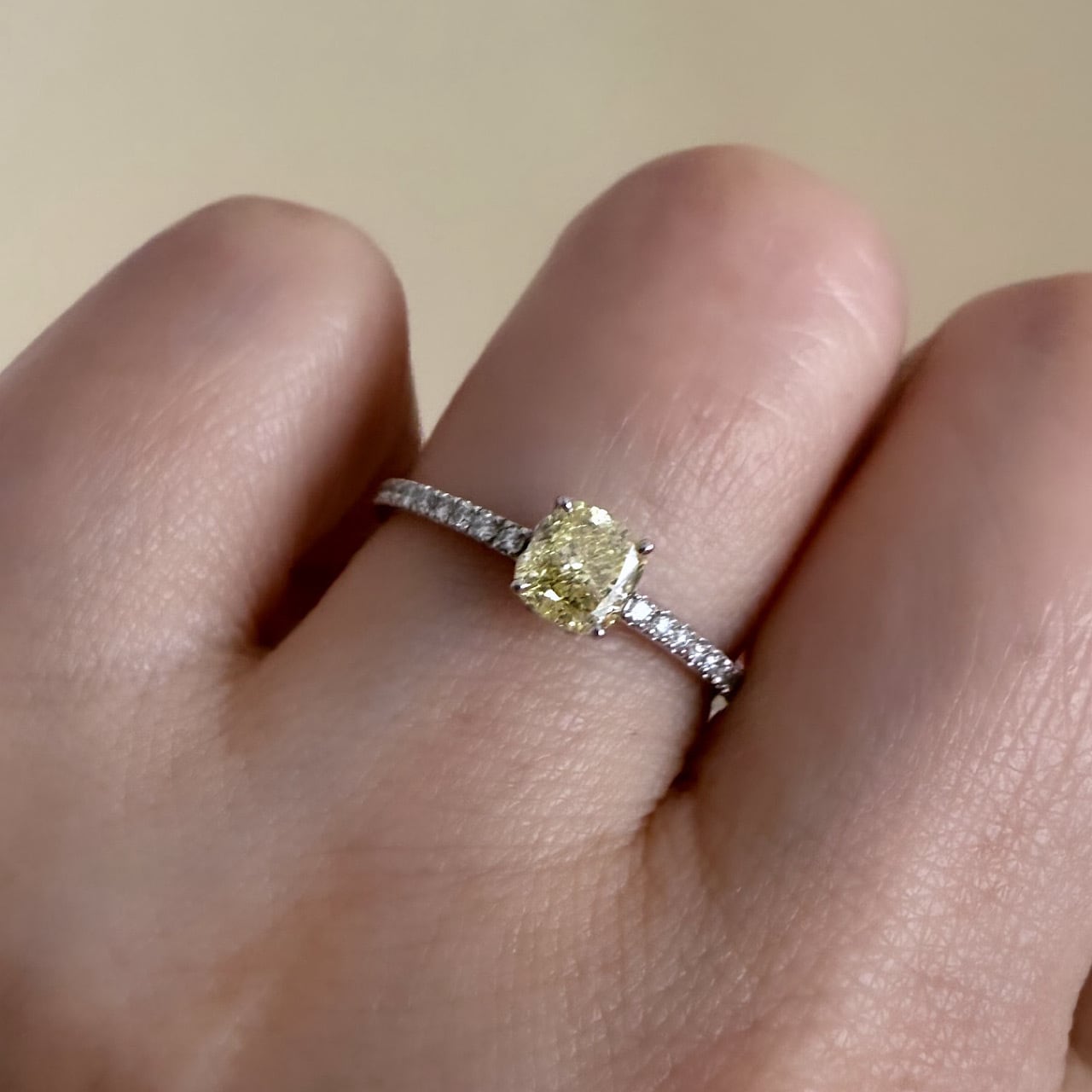 chiroron♡ファンシーライトイエローダイヤモンドのリング ファンシー ライトイエロー ダイヤモンドリング 0.523ct プラチナ