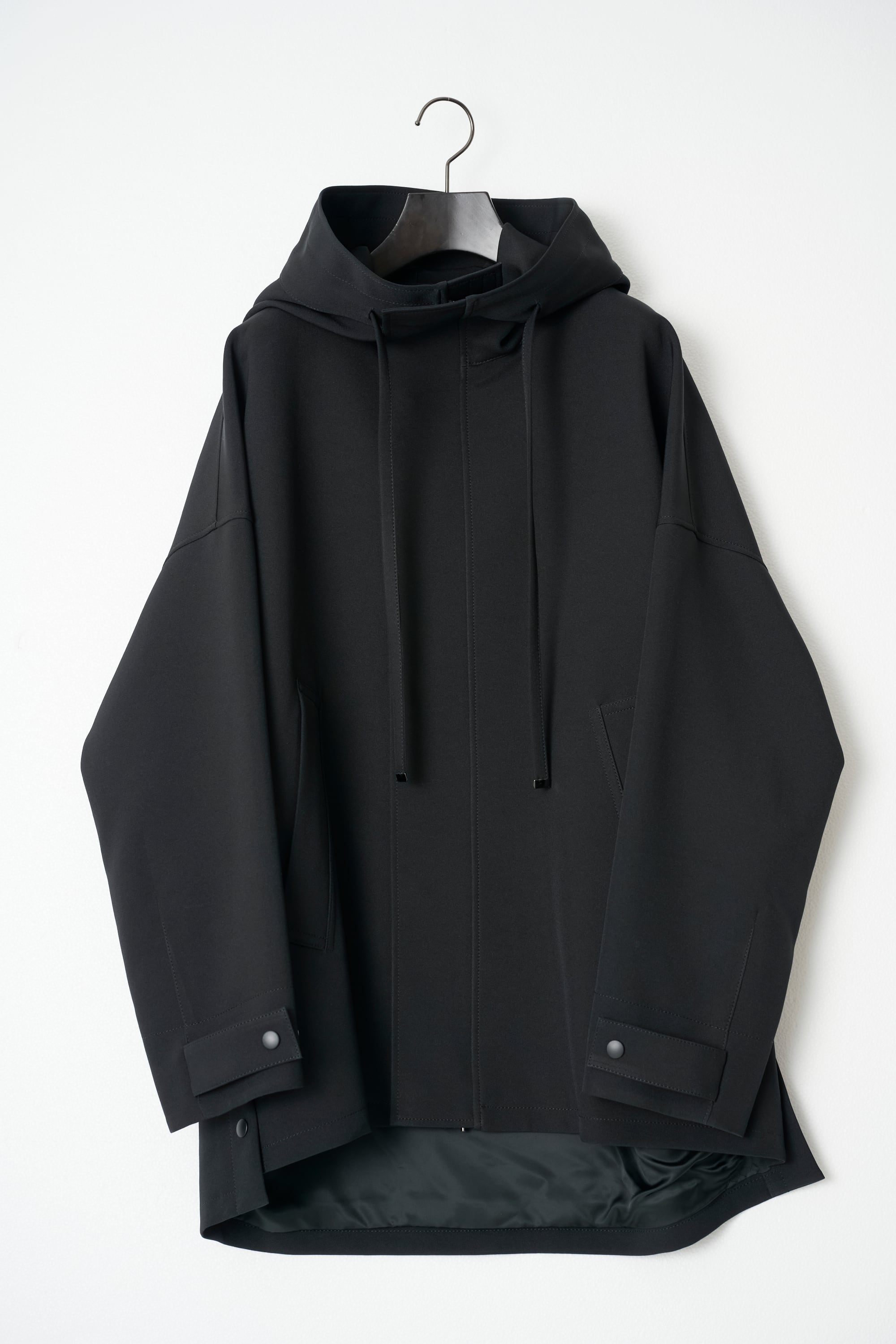 UJOH ナイロンブルゾン ウジョー×リーボックの撥水ナイロンブルゾンやワイドパンツ