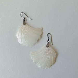 Vintage mother of pearl shell dangle earrings ヴィンテージ　マザーオブパール　シェル　貝　ダングル　イヤリング