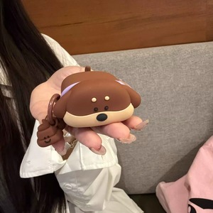 AirPods Pro3/2/1ケース AirPods4/3/2/1ケース 犬 いぬ モチーフ エアポッズカバー 寝そべり キャラクター シリコン 立体 3D 足付き 尻尾付き くるん チャーム付き 韓国 かわいい 癒し ブラウン イヤホンケース カバー