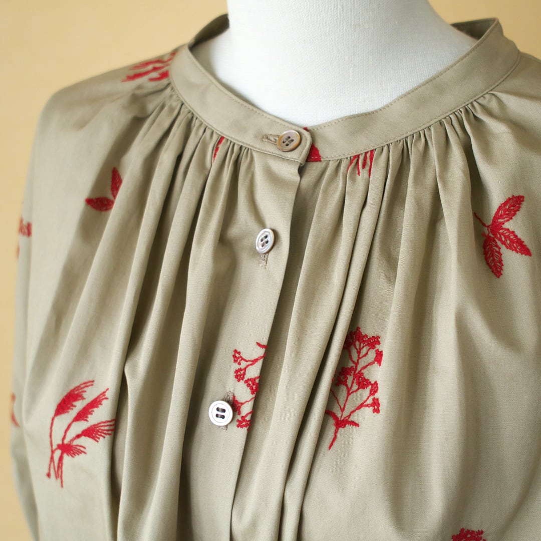 atelier naruse アトリエナルセ コットン winter plants ブラウス・ベージュ