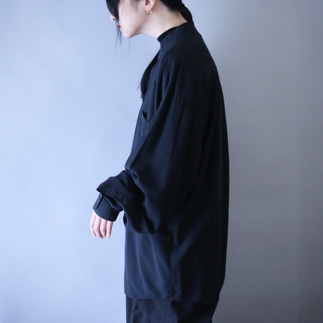 "刺繍" black one-tone over silhouette fry-front band-collar minimal mode shirt