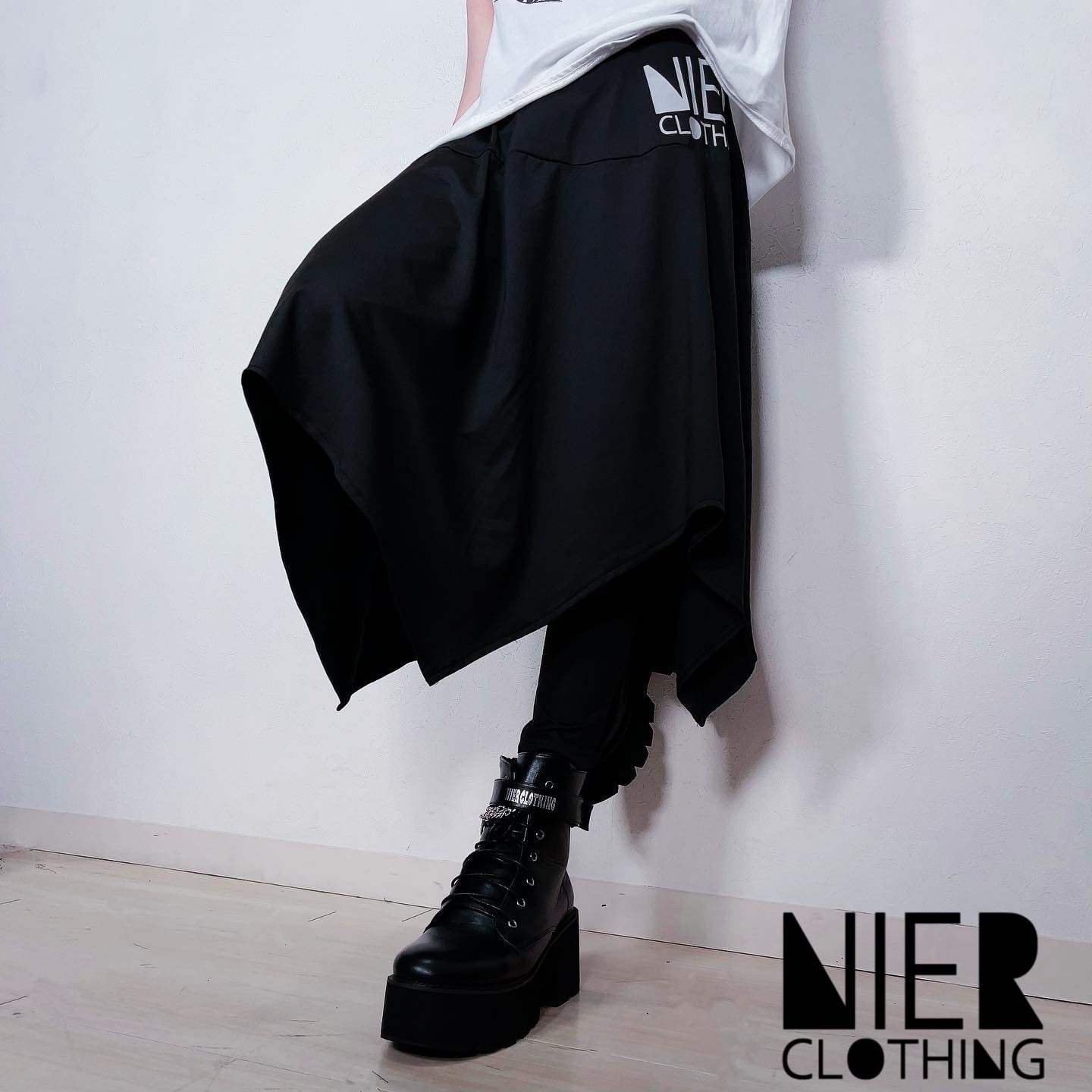 変則フラップスカート付きパンツ【NieR LOGO】 | NIER CLOTHING powered by BASE