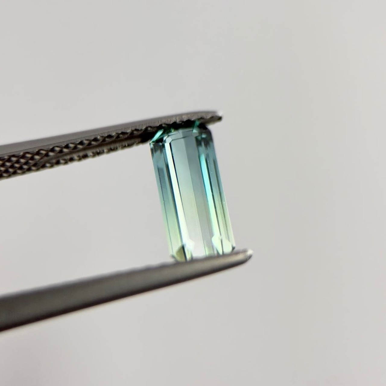 グラデーションカラートルマリン, 8.8x3.8mm, 0.85ct, アフガニスタン産