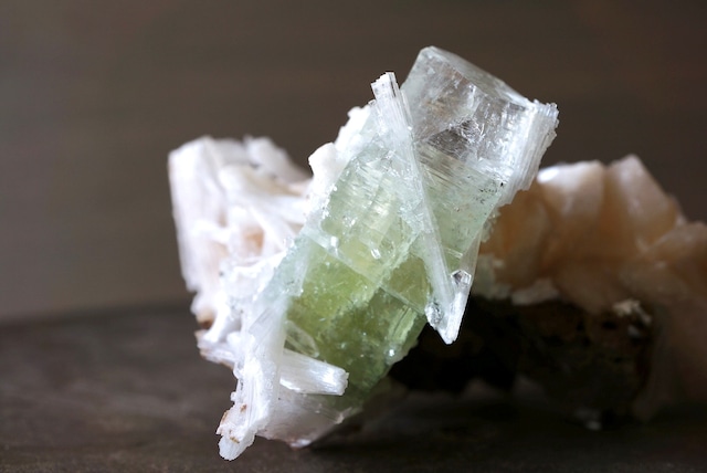 グリーンアポフィライト/スティルバイト/スコレサイト Apophyllite/Stilbite/Scolecite 863